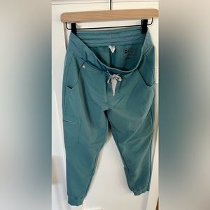 Figs petite small scrub Zamora pant hydrogreen